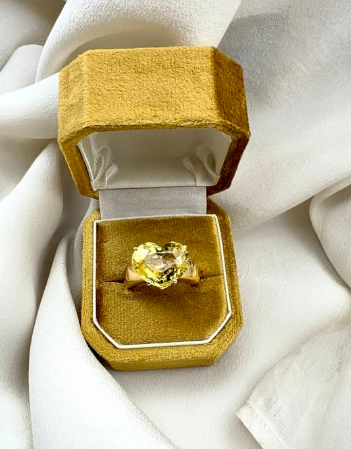 Anello zaffiro giallo cuore cod 8043