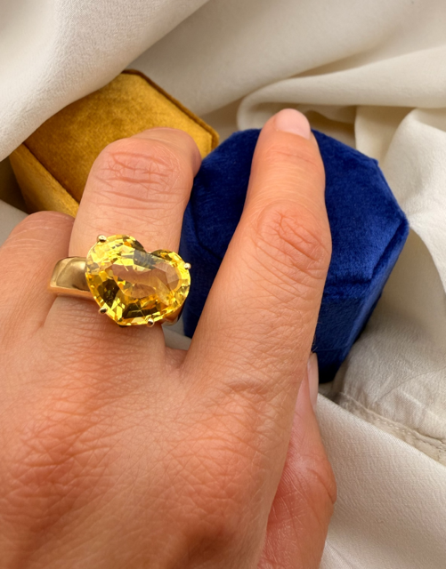 Anello zaffiro giallo cuore cod 8043