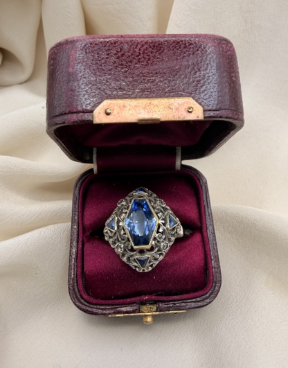 Anello antico zaffiri cod 8187